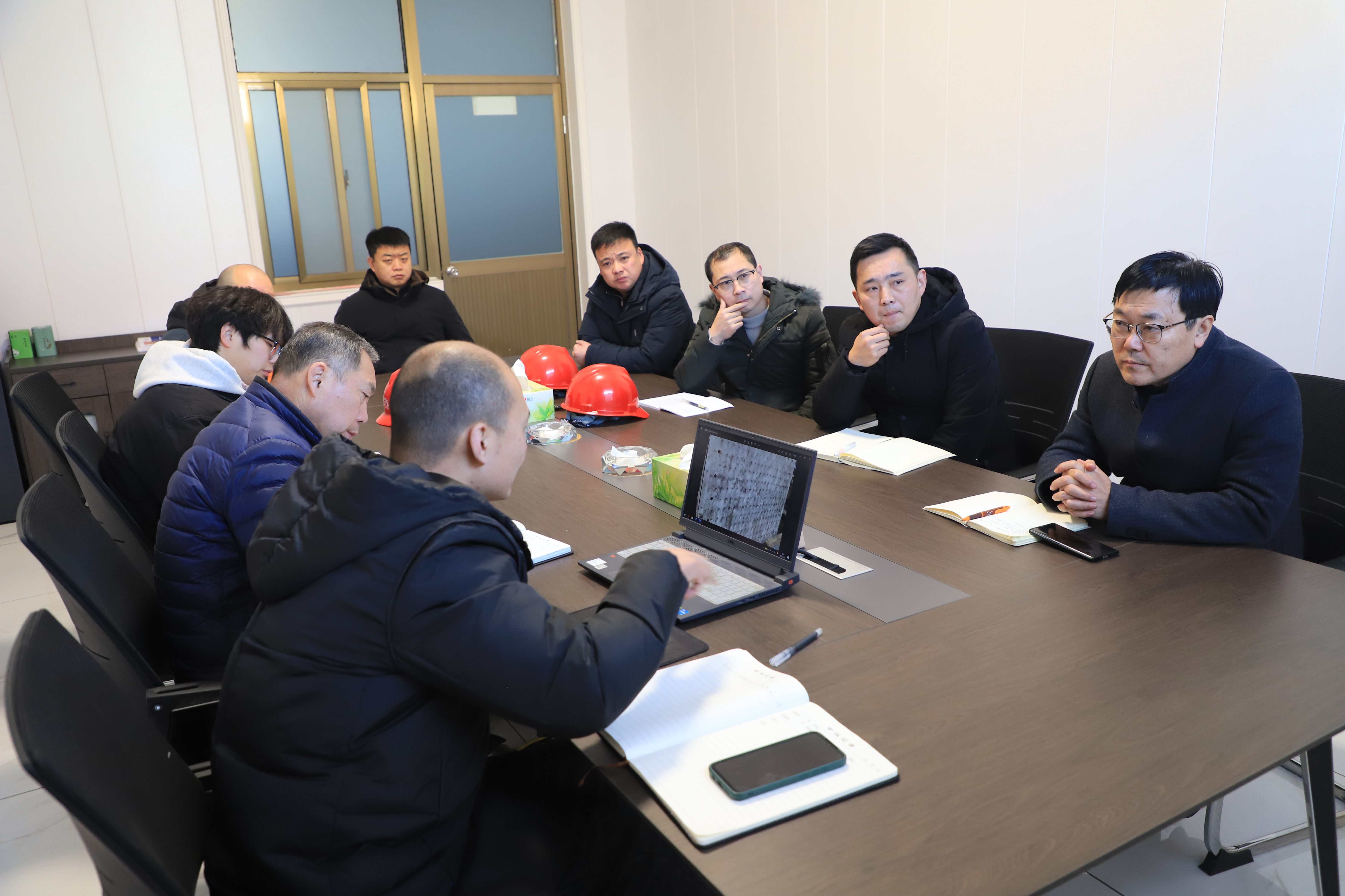 看加工：精細(xì)研磨鑄件外型